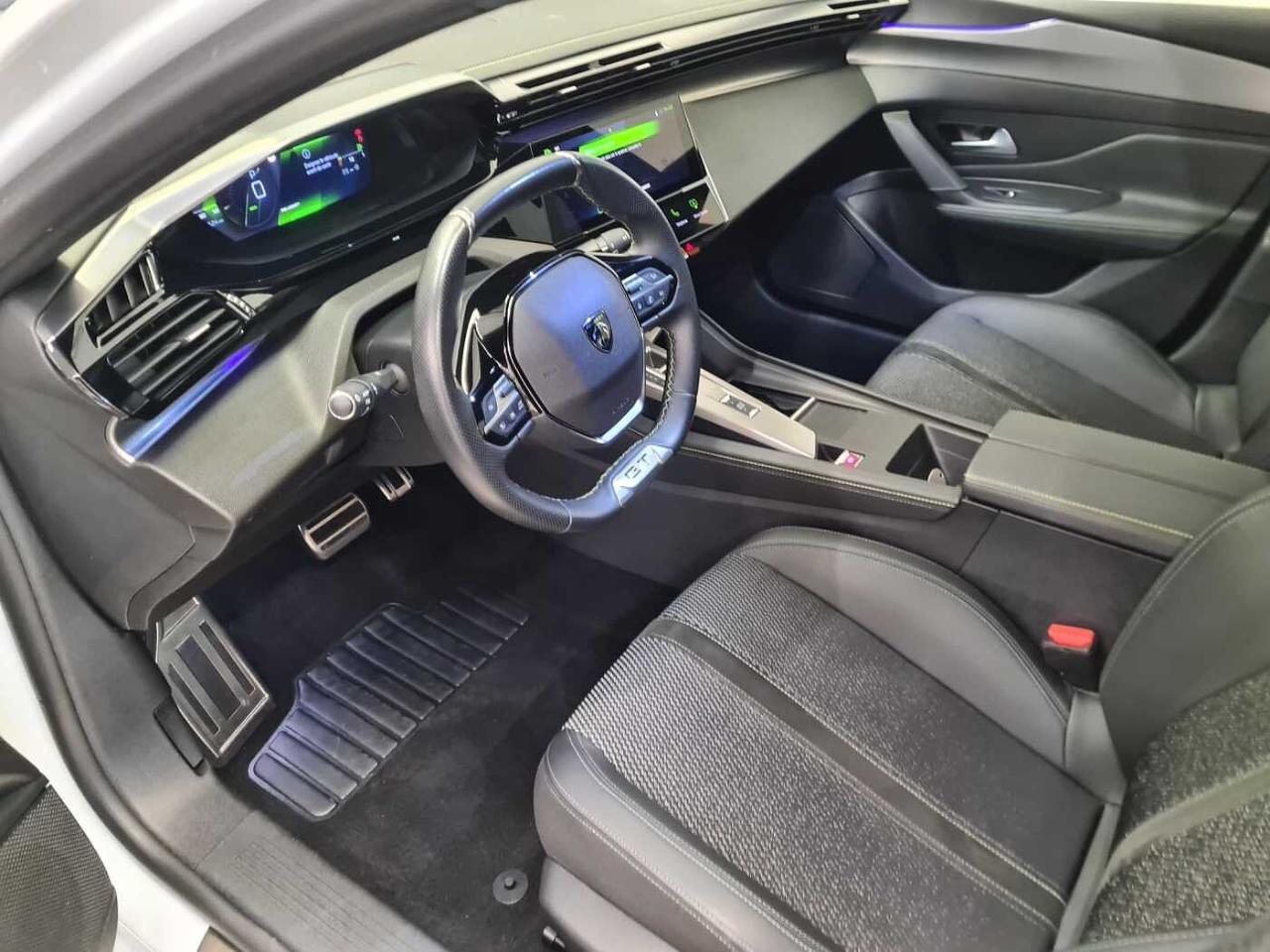 Peugeot Peugeot 308 usata, con 2 prese usb-c posteriori