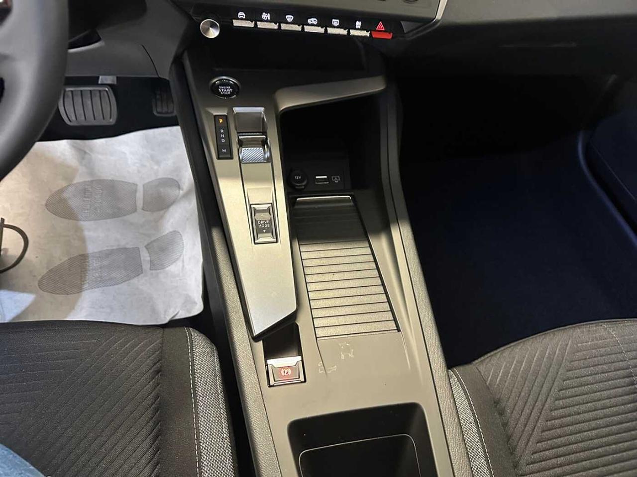 Peugeot Peugeot 308 usata, con bracciolo porta oggetti