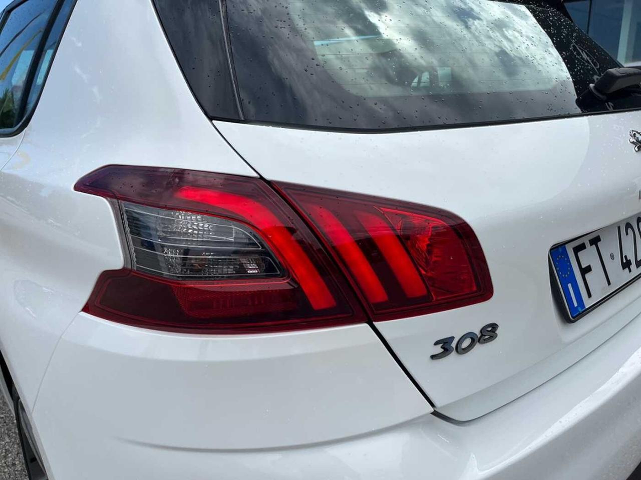 Peugeot Peugeot 308 usata, con accensione automatica luci di emergenza in caso di forte decelerazione