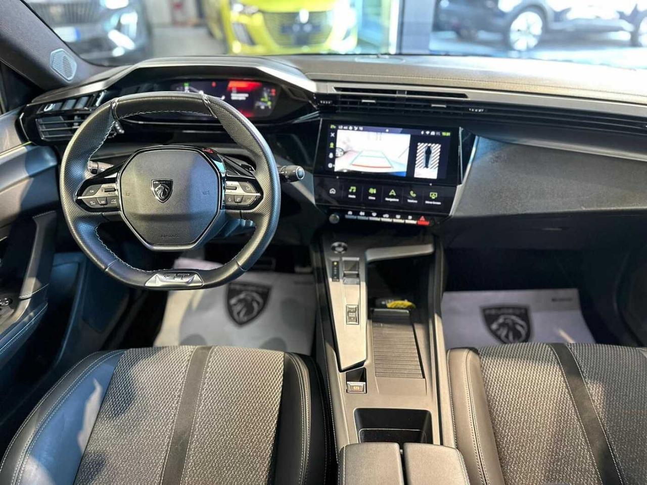 Peugeot Peugeot 308 usata, con badge logo peugeot sul passaruota anteriore