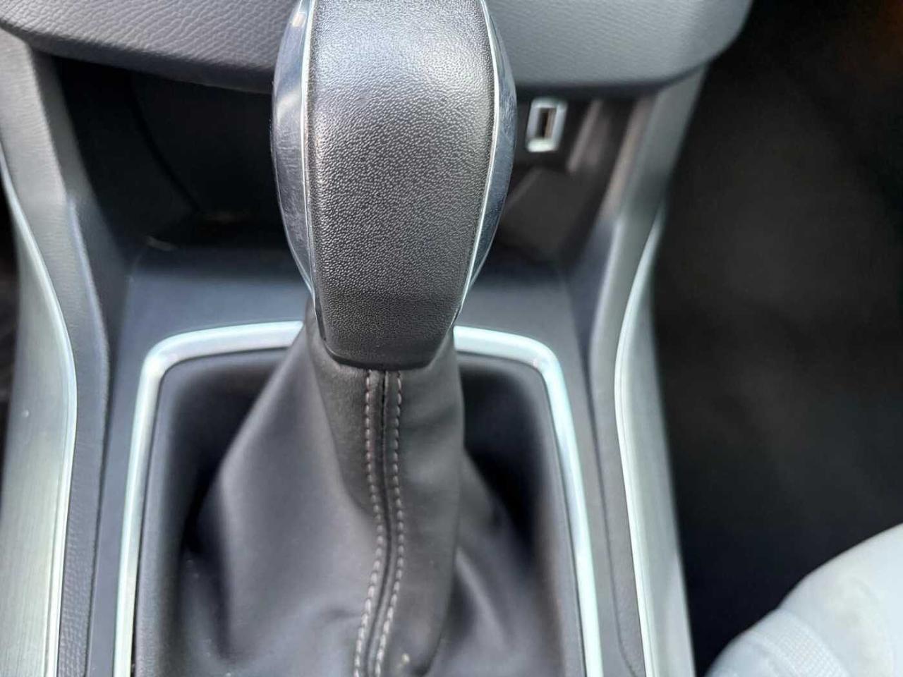 Peugeot Peugeot 308 usata, con bracciolo porta oggetti