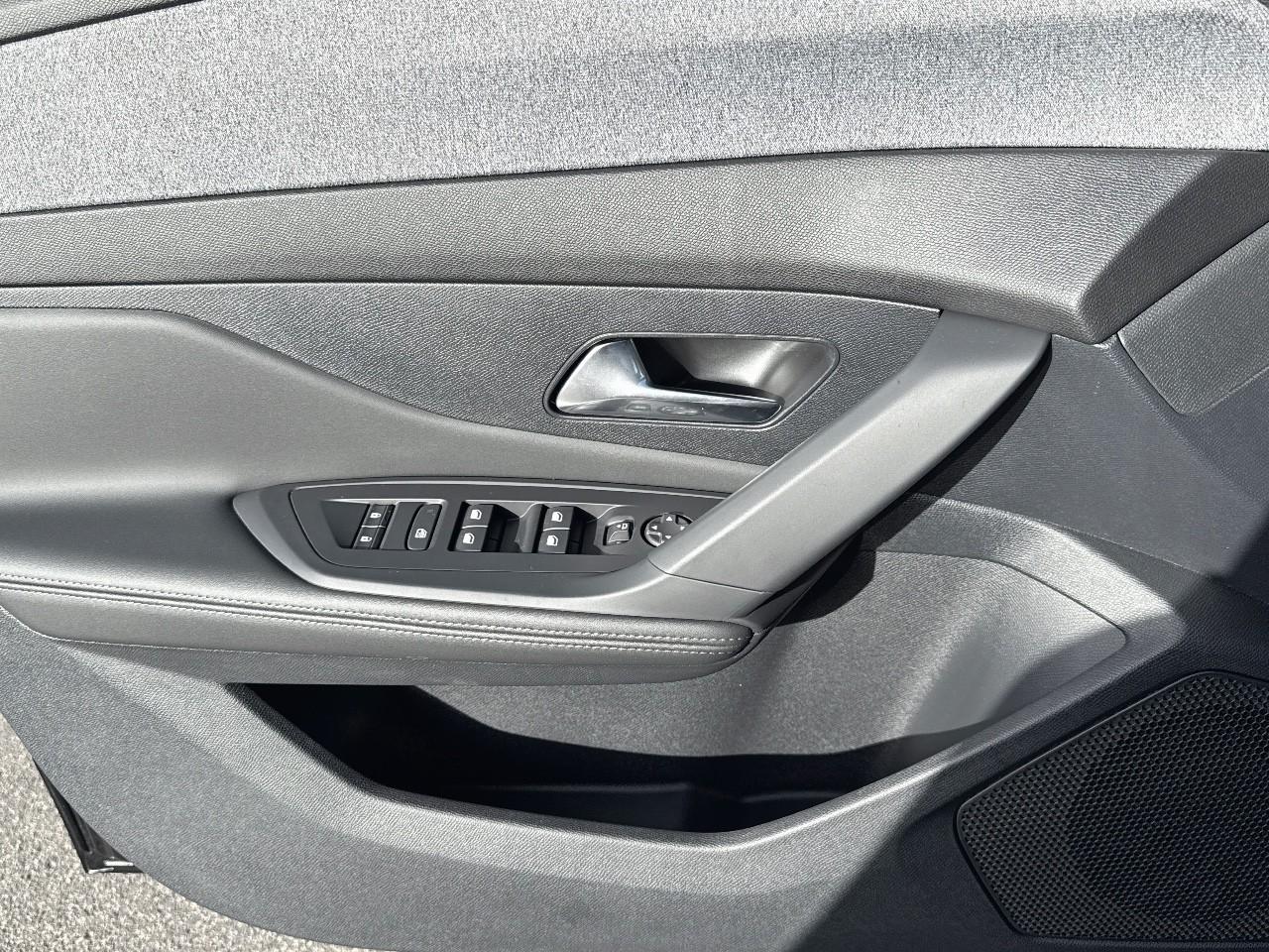 Peugeot Peugeot 308 usata, con aria condizionata controllata a distanza via telefono, climatizzazione programmabile a distanza, 999 e include raffreddamento