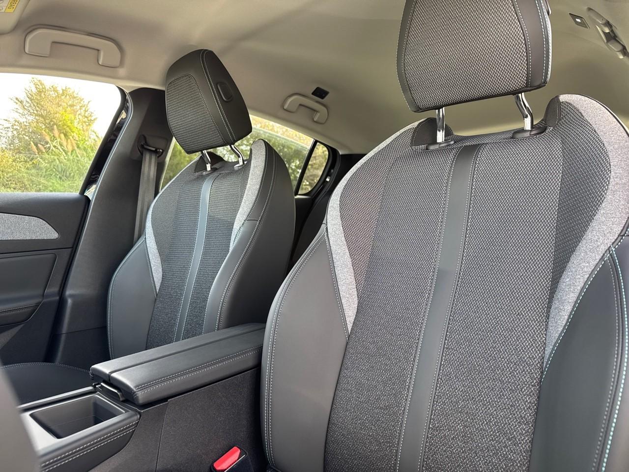 Peugeot Peugeot 308 usata, con cinture sicurezza post. conducente con pretensionatori, cinture sicurezza post. passeggero con pretensionatori, cinture sicurezza post. centrale a 3 punti