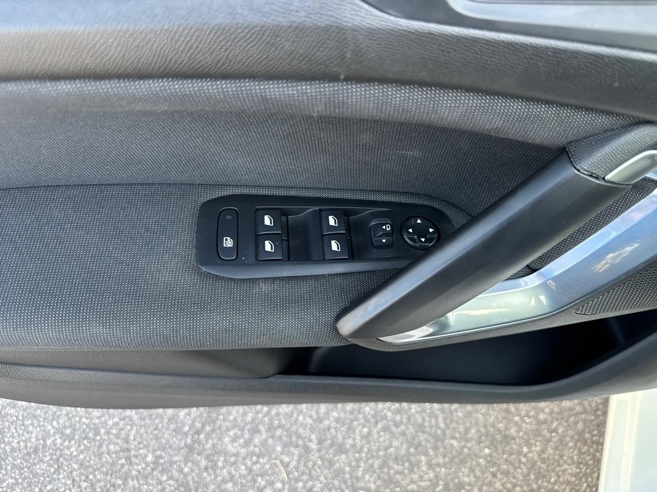 Peugeot Peugeot 308 usata, con Rivestimento interno