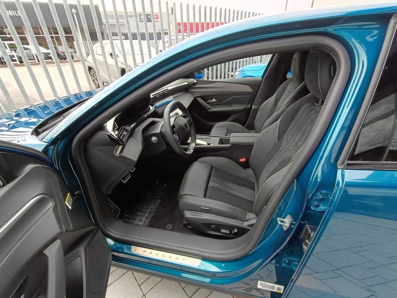 Peugeot Peugeot 408 usata, con 2 prese usb-c posteriori