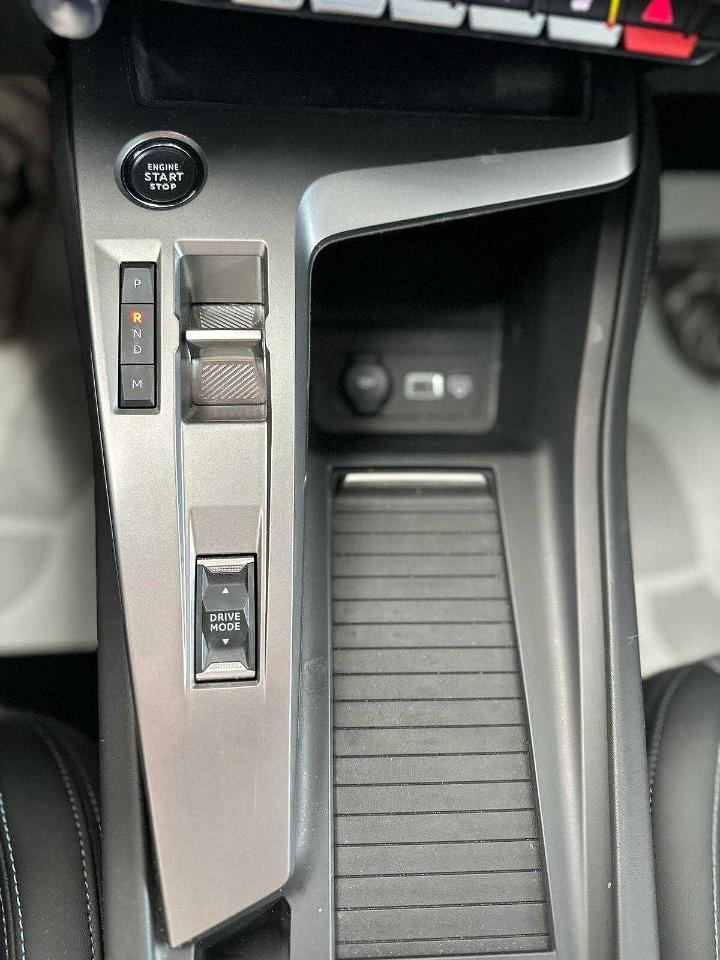 Peugeot Peugeot 408 usata, con calotte specchietti retrovisori in nero lucido