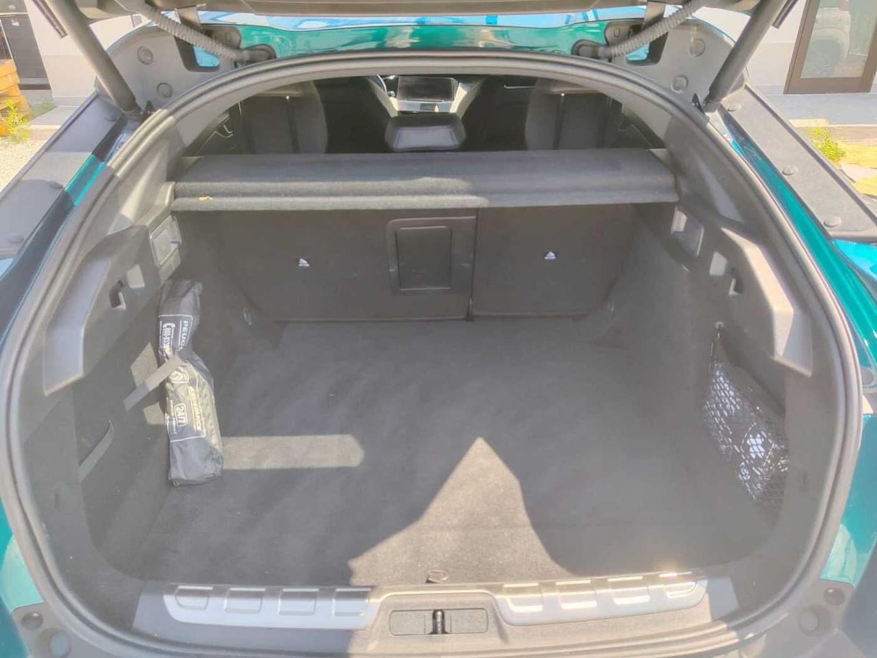 Peugeot Peugeot 408 usata, con 2 prese usb-c posteriori
