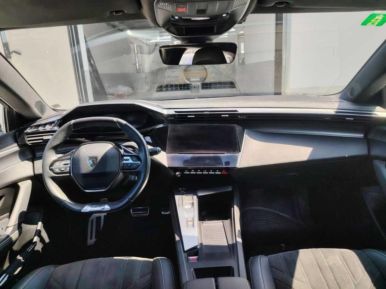 Peugeot Peugeot 408 usata, con decori plancia di bordo e pannelli delle porte in alluminio