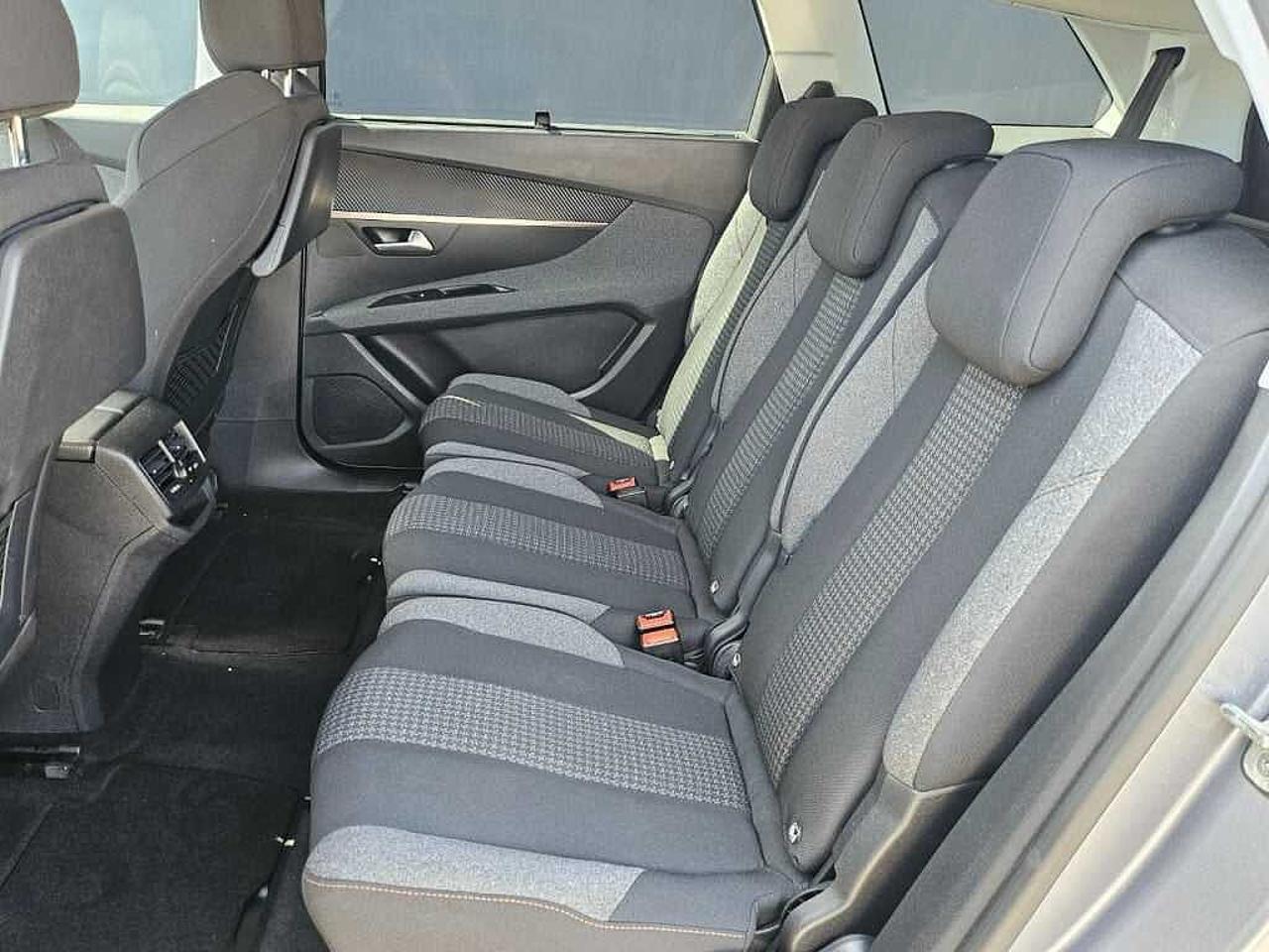 Peugeot Peugeot 5008 usata, con alzacristalli anteriori e posteriori elettrici sequenziali con funzione antipizzicamento