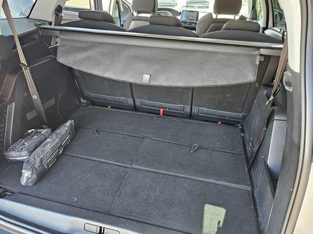 Peugeot Peugeot 5008 usata, con attivazione automatica del tergicristallo posteriore in retromarcia