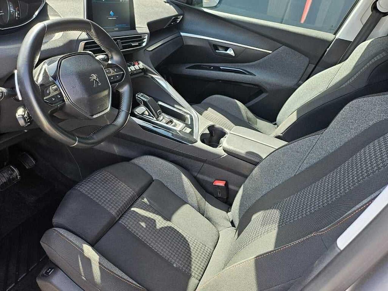 Peugeot Peugeot 5008 usata, con decori interni in cromo satinato