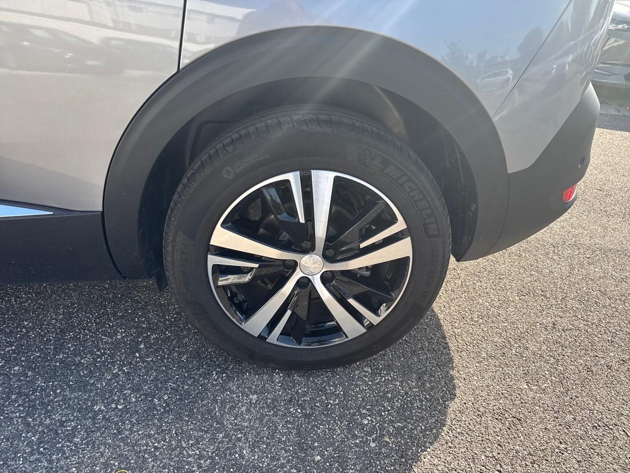 Peugeot Peugeot 5008 usata, con 3a fila di sedili tipo individuali e a orientamento anteriore , removibili con individuali e 2 posti abbattibile nel pavimento
