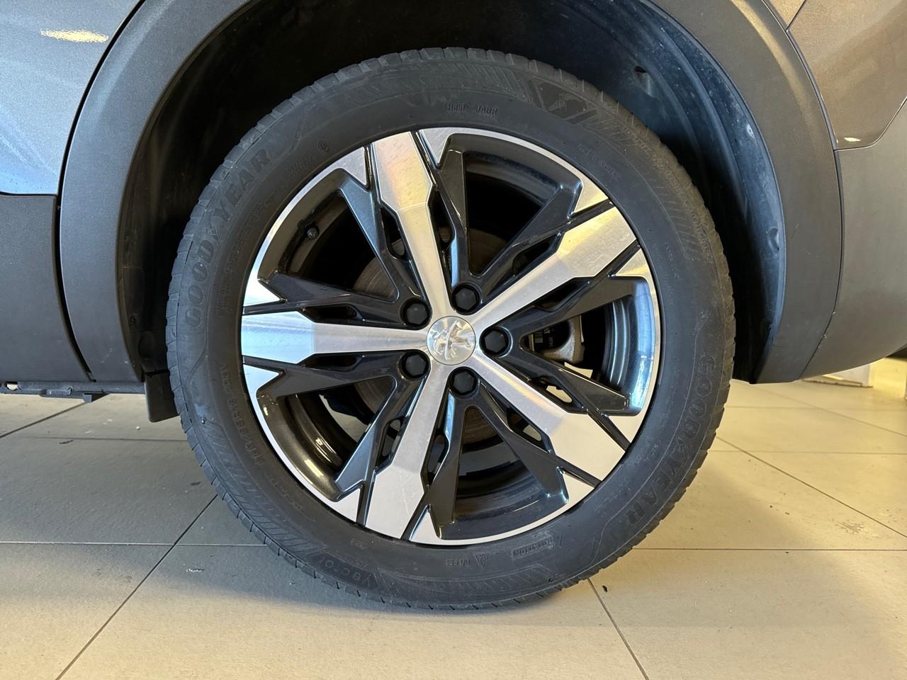 Peugeot Peugeot 5008 usata, con 3a fila di sedili tipo individuali e a orientamento anteriore , removibili con individuali e 2 posti abbattibile nel pavimento