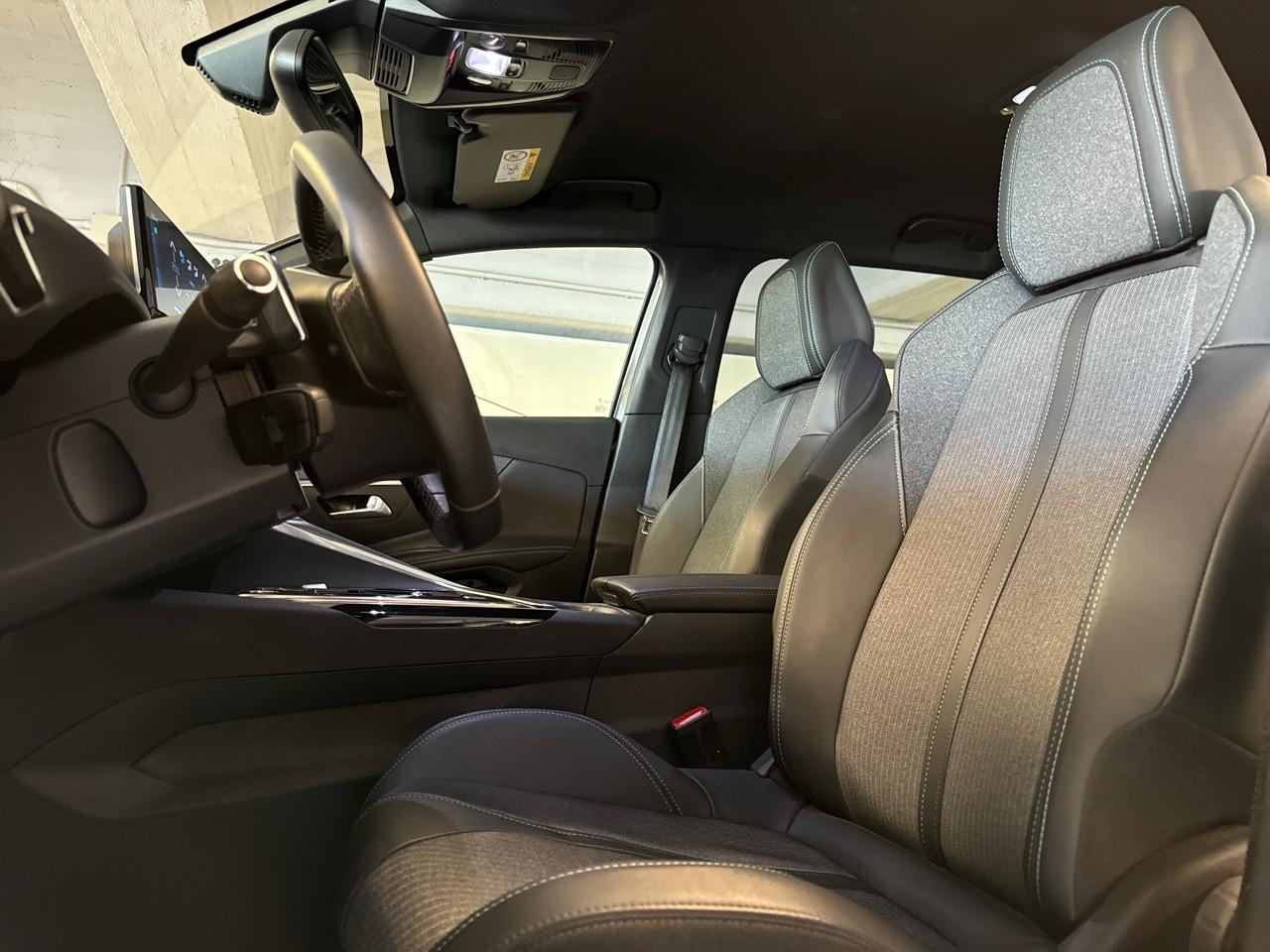 Peugeot Peugeot 5008 usata, con cinture sicurezza post. conducente, cinture sicurezza post. passeggero, cinture sicurezza post. centrale a 3 punti