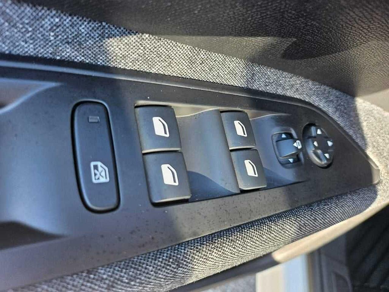 Peugeot Peugeot 5008 usata, con airbag conducente e passeggero (con disattivazione a chiave), laterali e tendina