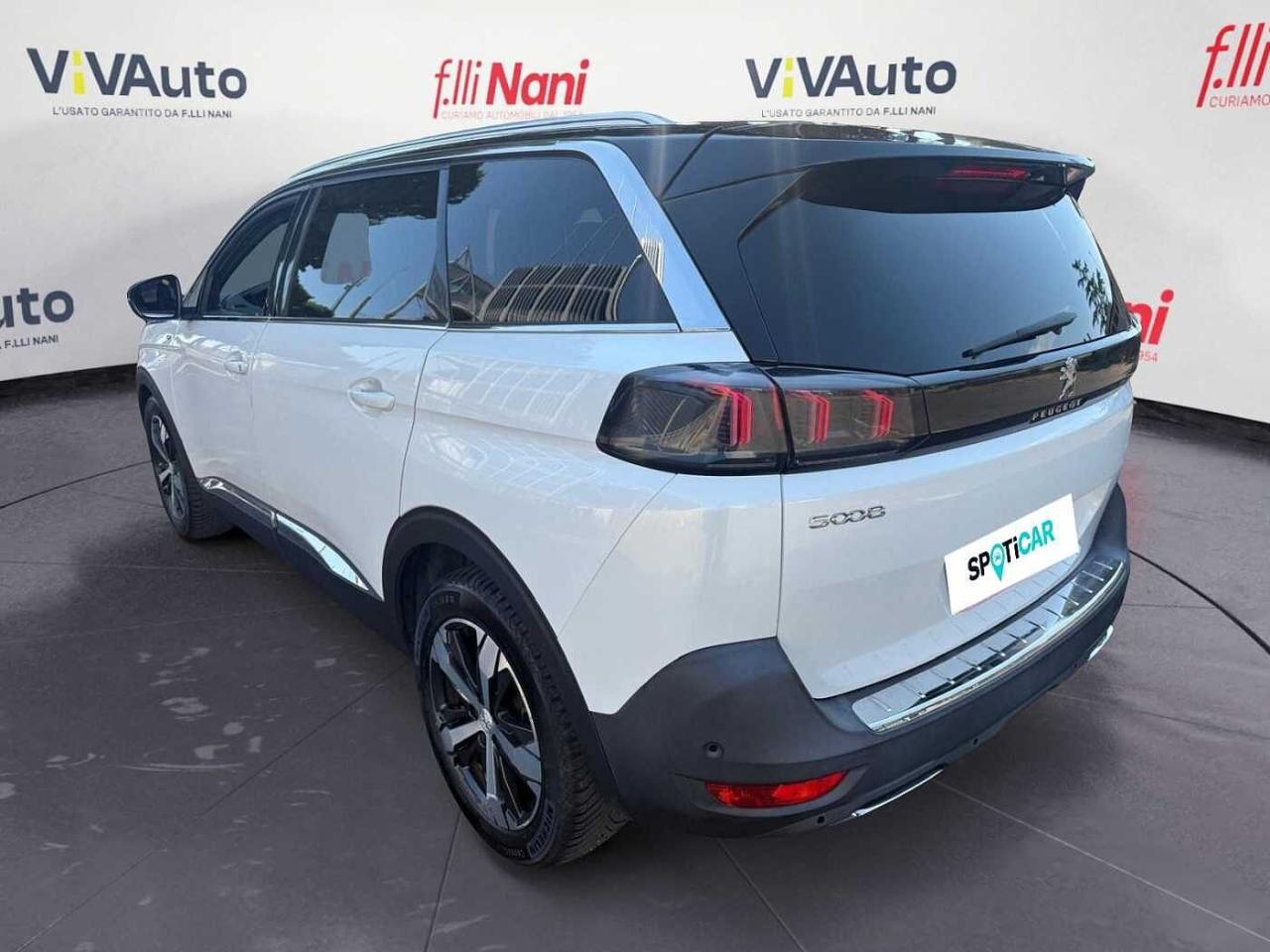 Peugeot Peugeot 5008 usata, con accensione automatica luci di emergenza in caso di forte decelerazione