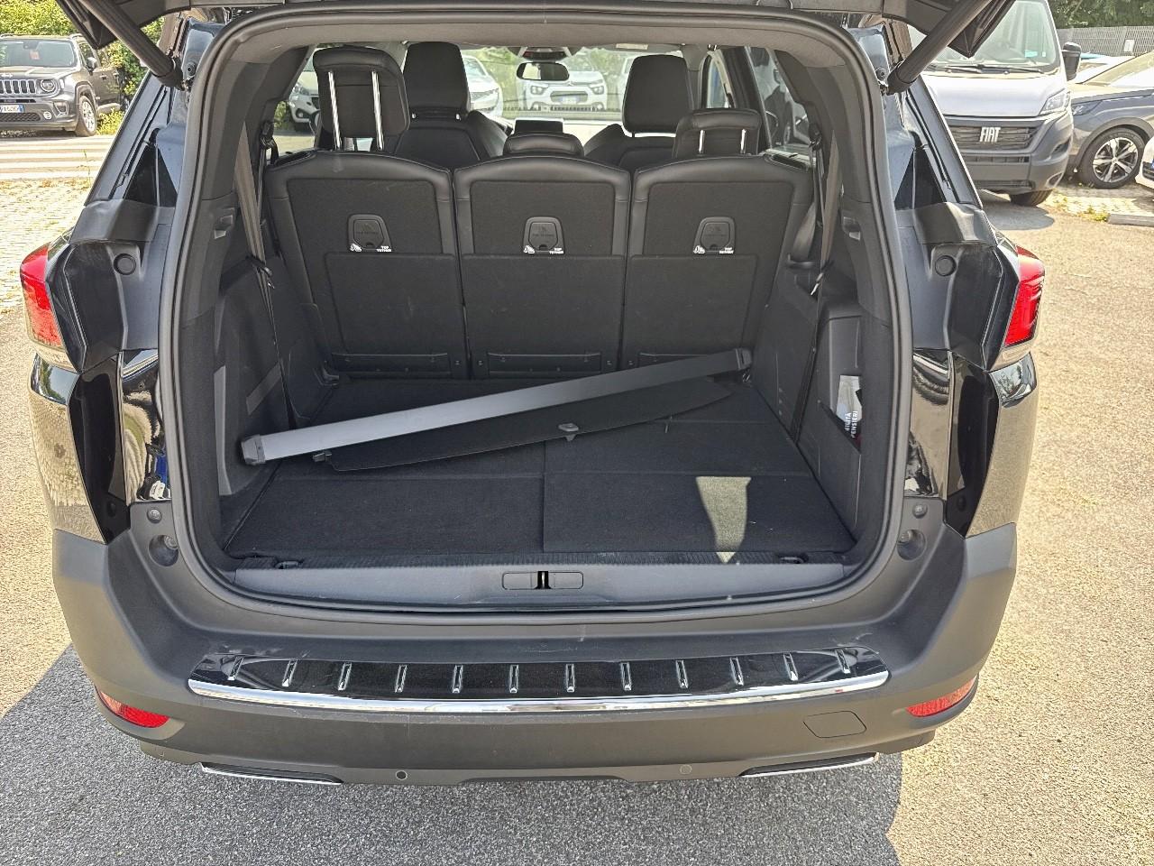 Peugeot Peugeot 5008 usata, con cinture sicurezza post. conducente, cinture sicurezza post. passeggero, cinture sicurezza post. centrale a 3 punti