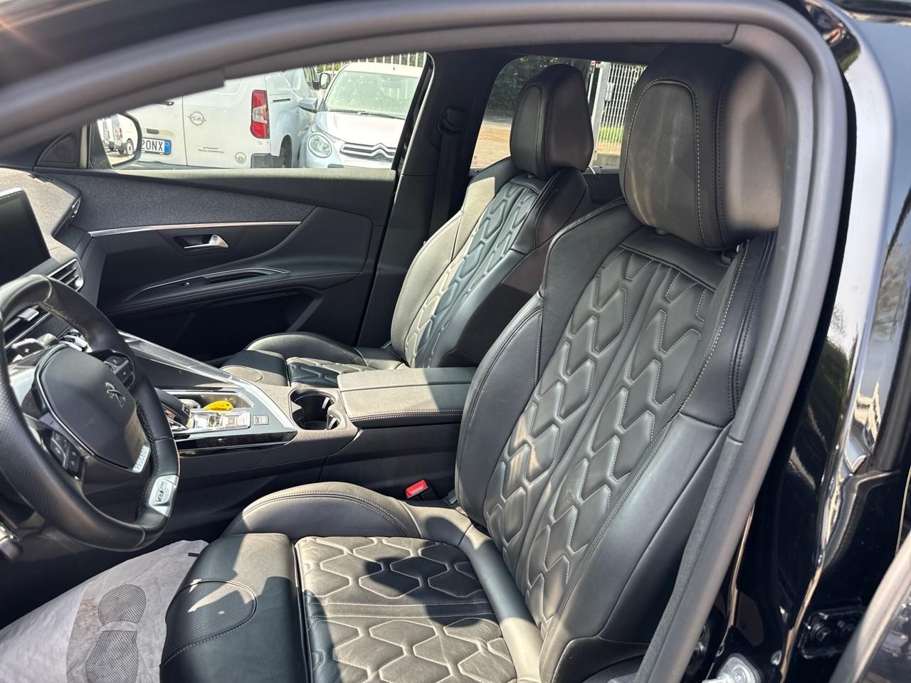 Peugeot Peugeot 5008 usata, con comandi audio al volante