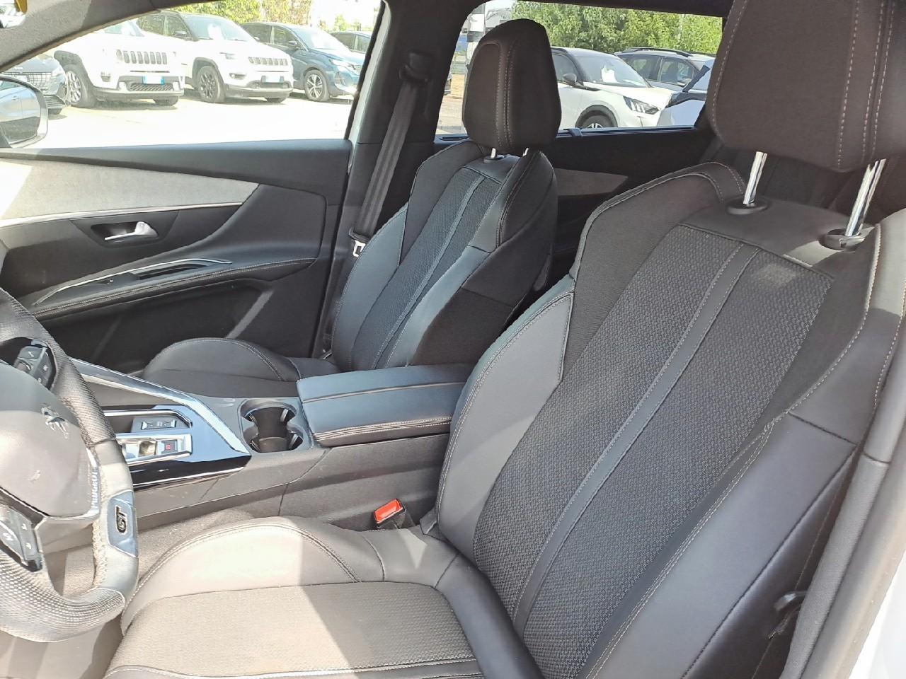 Peugeot Peugeot 5008 usata, con cinture sicurezza post. conducente, cinture sicurezza post. passeggero, cinture sicurezza post. centrale a 3 punti