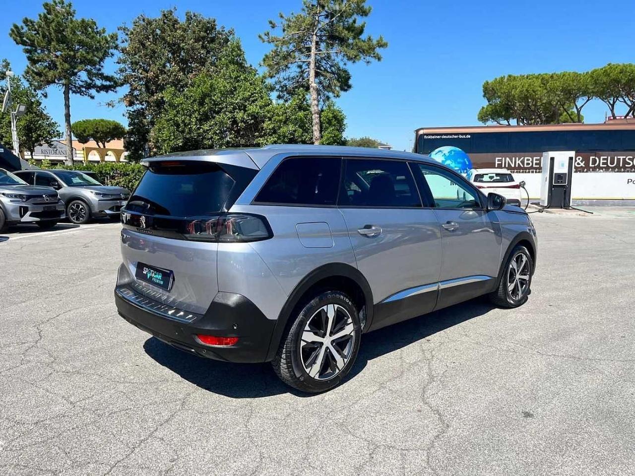 Peugeot Peugeot 5008 usata, con cerchi in lega leggera