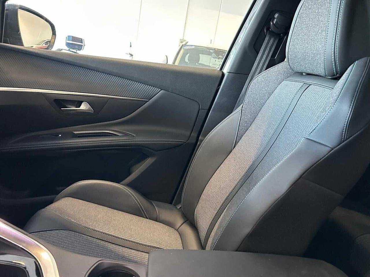 Peugeot Peugeot 5008 usata, con airbag conducente e passeggero (con disattivazione a chiave), laterali e tendina