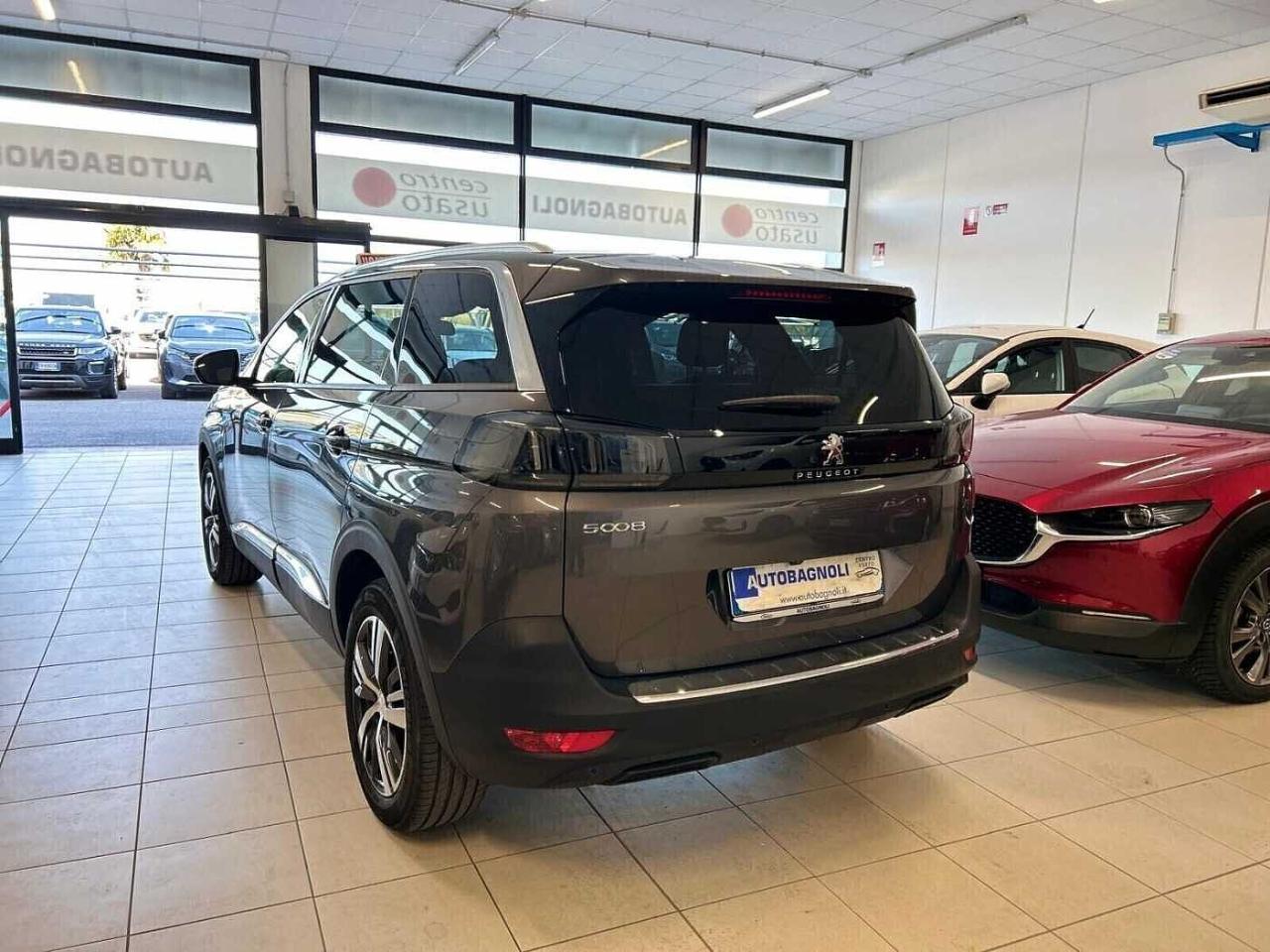 Peugeot Peugeot 5008 usata, con cerchi in lega leggera