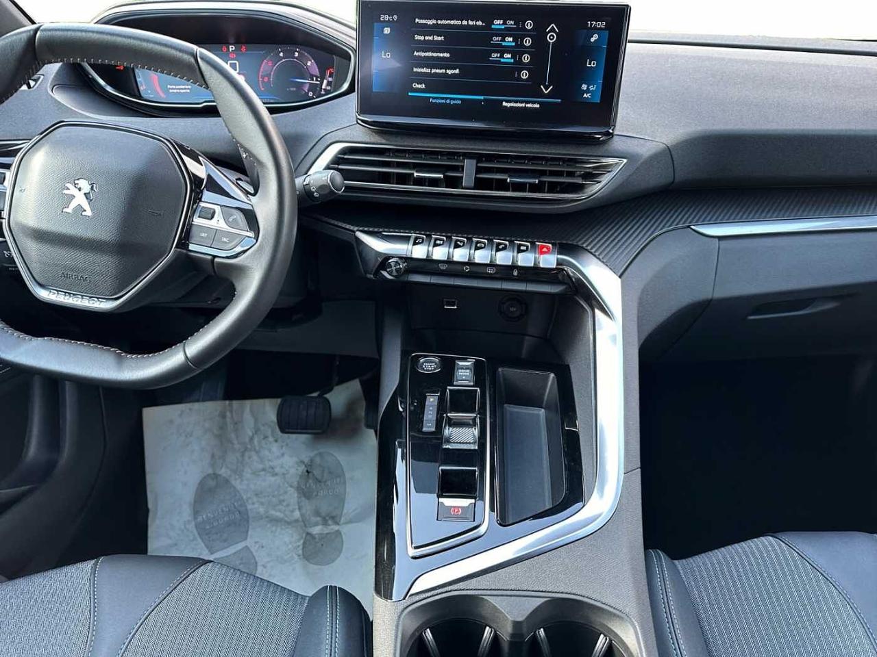 Peugeot Peugeot 5008 usata, con decori plancia di bordo e pannelli delle porte in tessuto trama "brumeo"