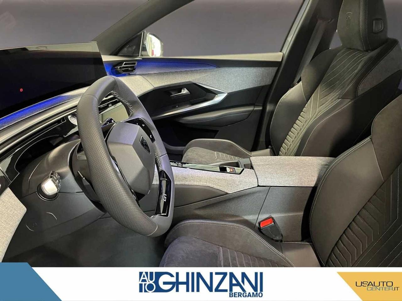 Peugeot Peugeot 5008 usata, con 3 prese 12 V (console centrale, parte posteriore console centrale, bagagliaio)