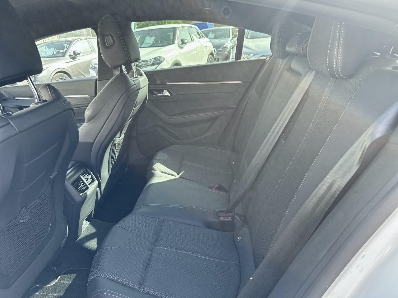 Peugeot Peugeot 508 usata, con 2 poggiatesta sedili ant. , con reg. in altezza, 3 poggiatesta sedili post. , con reg. in altezza