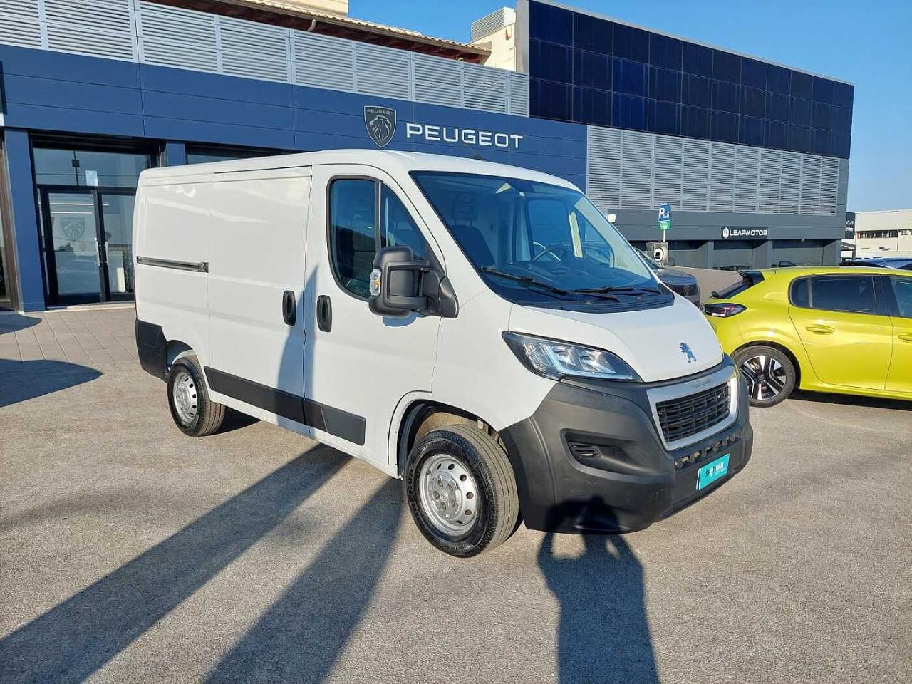 Peugeot Peugeot Boxer usata, con interni in tessuto darko nero con particolari grigio/rossi