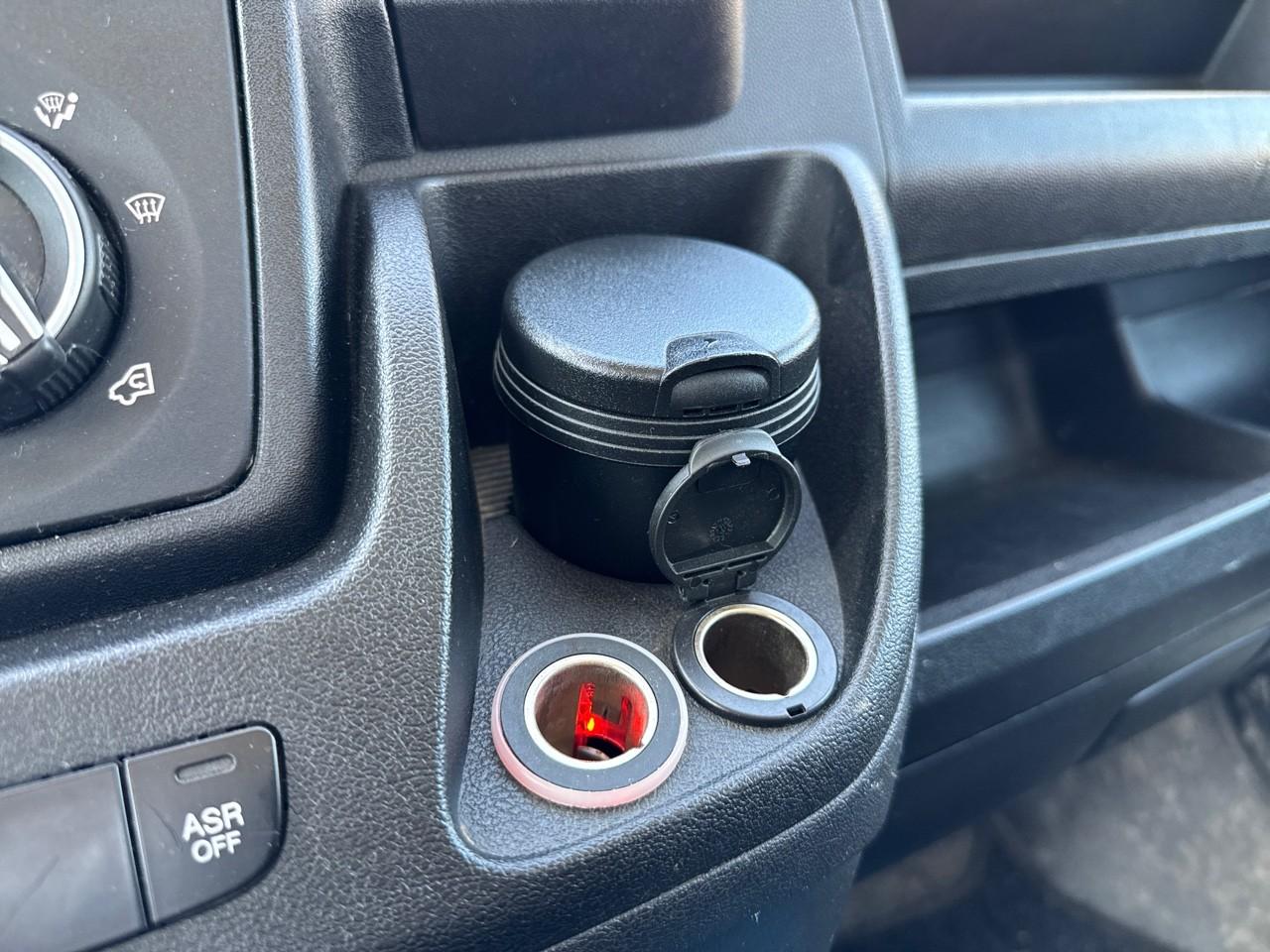 Peugeot Peugeot Boxer usata, con cinture sicurezza ant. conducente con pretensionatori e reg. in altezza, cinture sicurezza ant. passeggero con pretensionatori e reg. in altezza, cinture sicurezza ant. centrale con pretensionatori