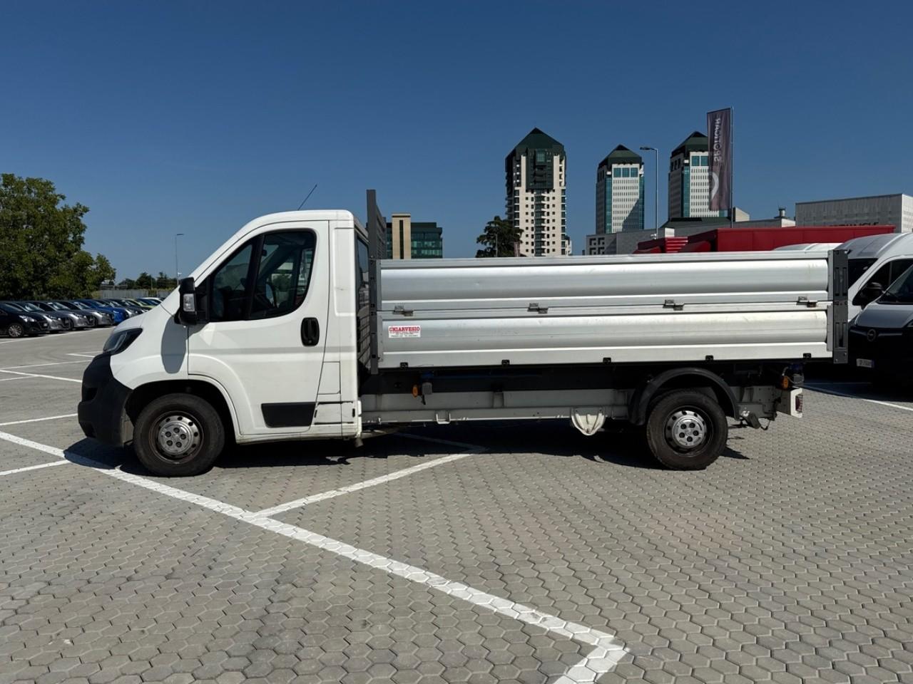 Peugeot Peugeot Boxer usata, con fari principali a superf.complessa , lampada alogena alogene