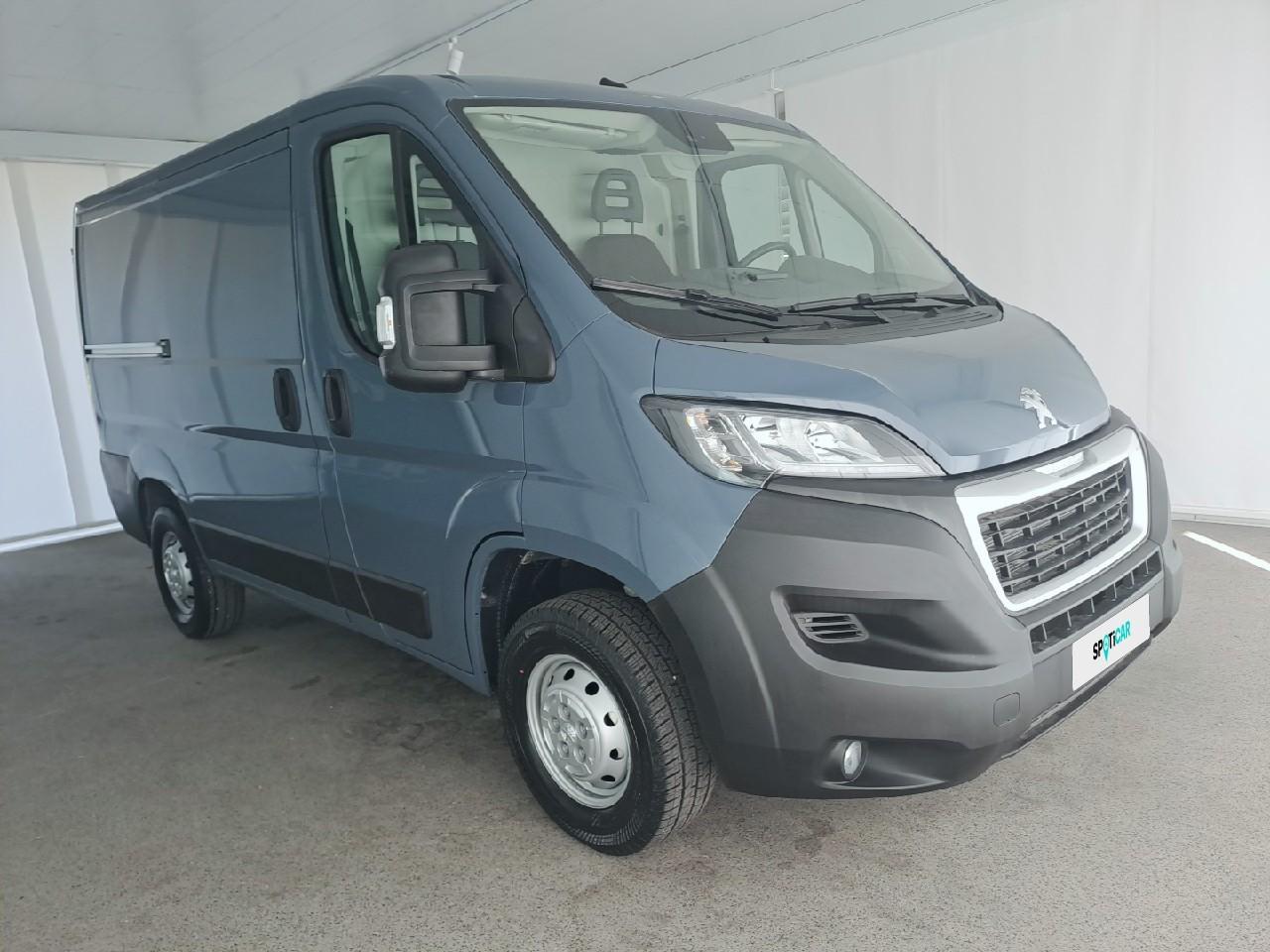 Peugeot Peugeot Boxer usata, con dimensioni vano di carico lunghezza (mm) 2.670, larghezza (mm) 1.870, larghezza tra i passaruota (mm) 1.422, altezza (mm) 1.662, altezza piano di carico (mm) 535 e volume l. 8.000