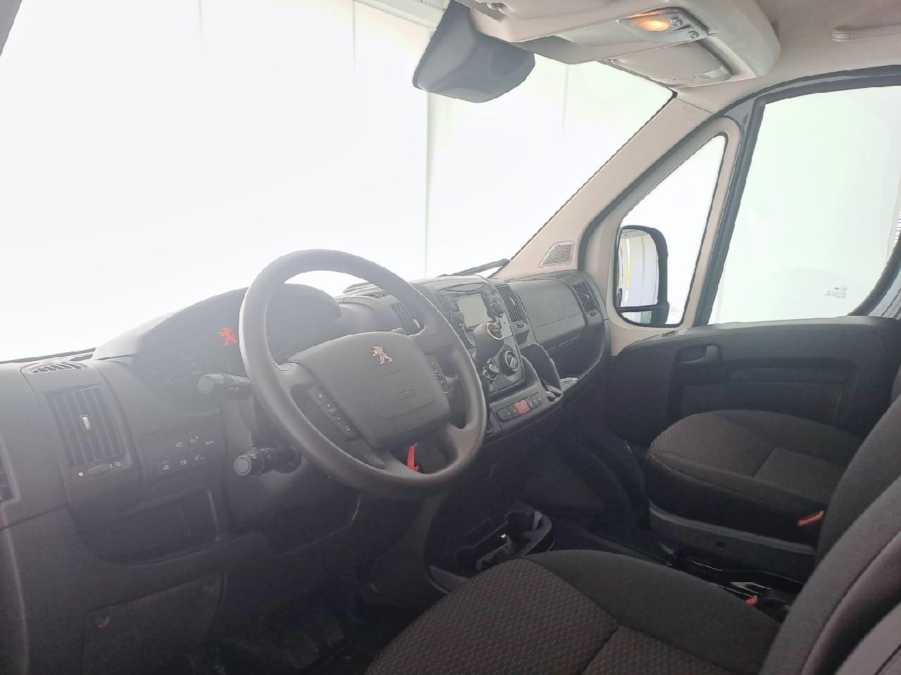 Peugeot Peugeot Boxer usata, con luci di emergenza automatiche