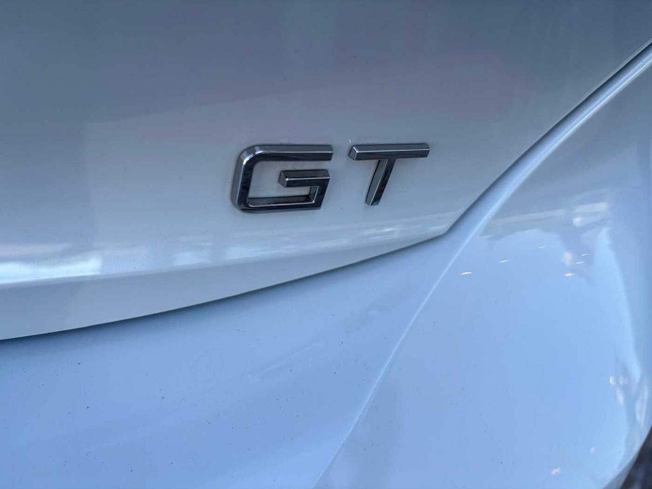 Peugeot Peugeot 308 usata, con appoggiagomiti centrale posteriore con passaggio sci