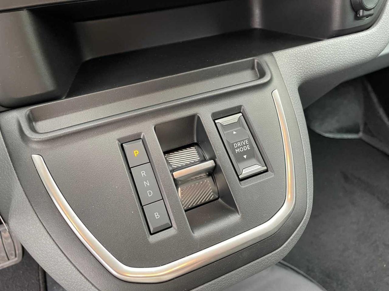 Peugeot Peugeot Expert usata, con bracciolo porta oggetti