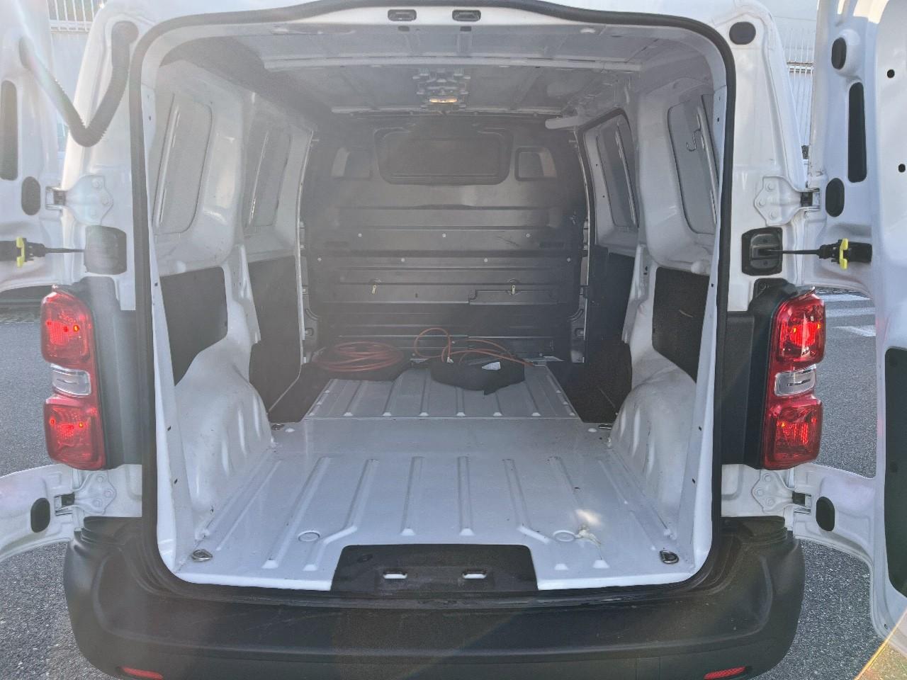 Peugeot Peugeot Expert usata, con conness.dispositivi est.intrattenimento include ingresso aux anteriore, include porta usb anteriore, 1 e 0