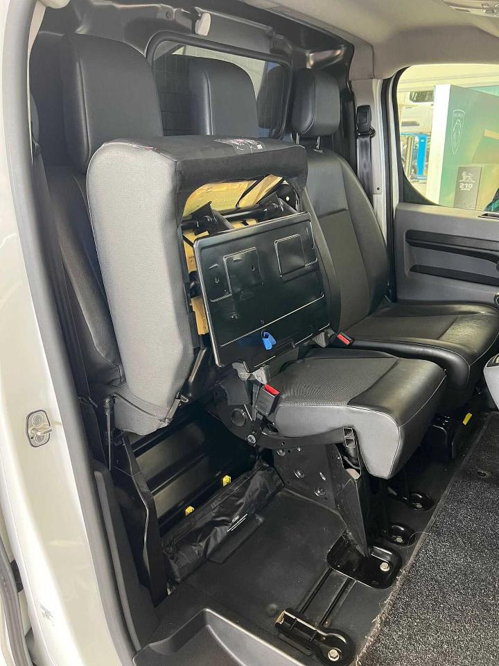 Peugeot Peugeot Expert usata, con interno antracite