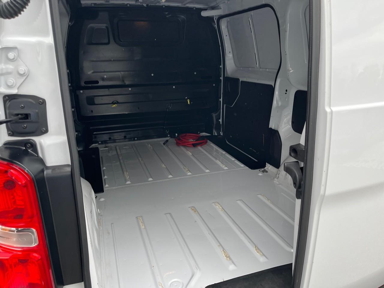 Peugeot Peugeot Expert usata, con conness.dispositivi est.intrattenimento include ingresso aux anteriore, include porta usb anteriore, 1 e 0