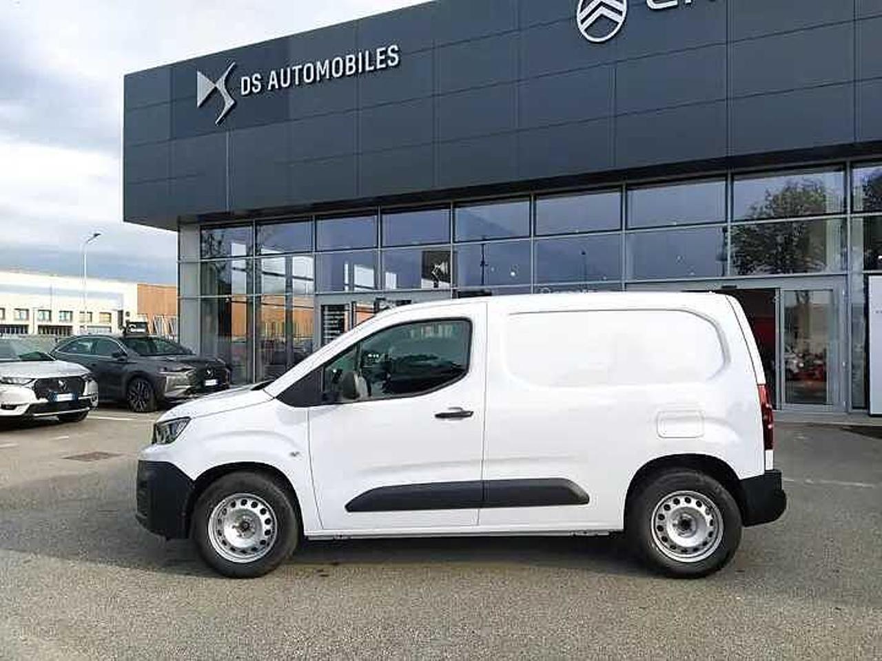 Peugeot Peugeot Partner usata, con anelli fermacarico (6 sul pavimento)