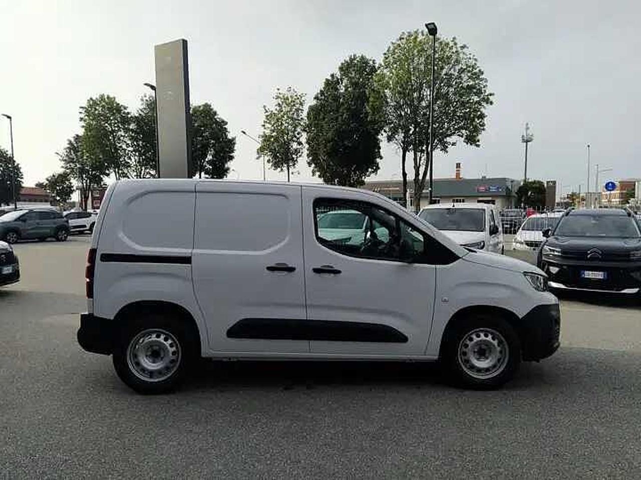 Peugeot Peugeot Partner usata, con bracciolo porta oggetti