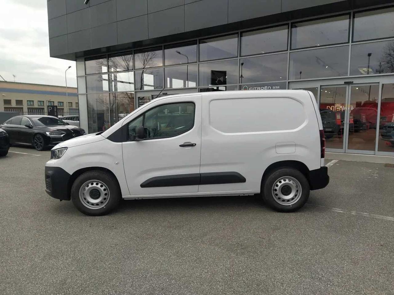 Peugeot Peugeot Partner usata, con anelli fermacarico (6 sul pavimento)