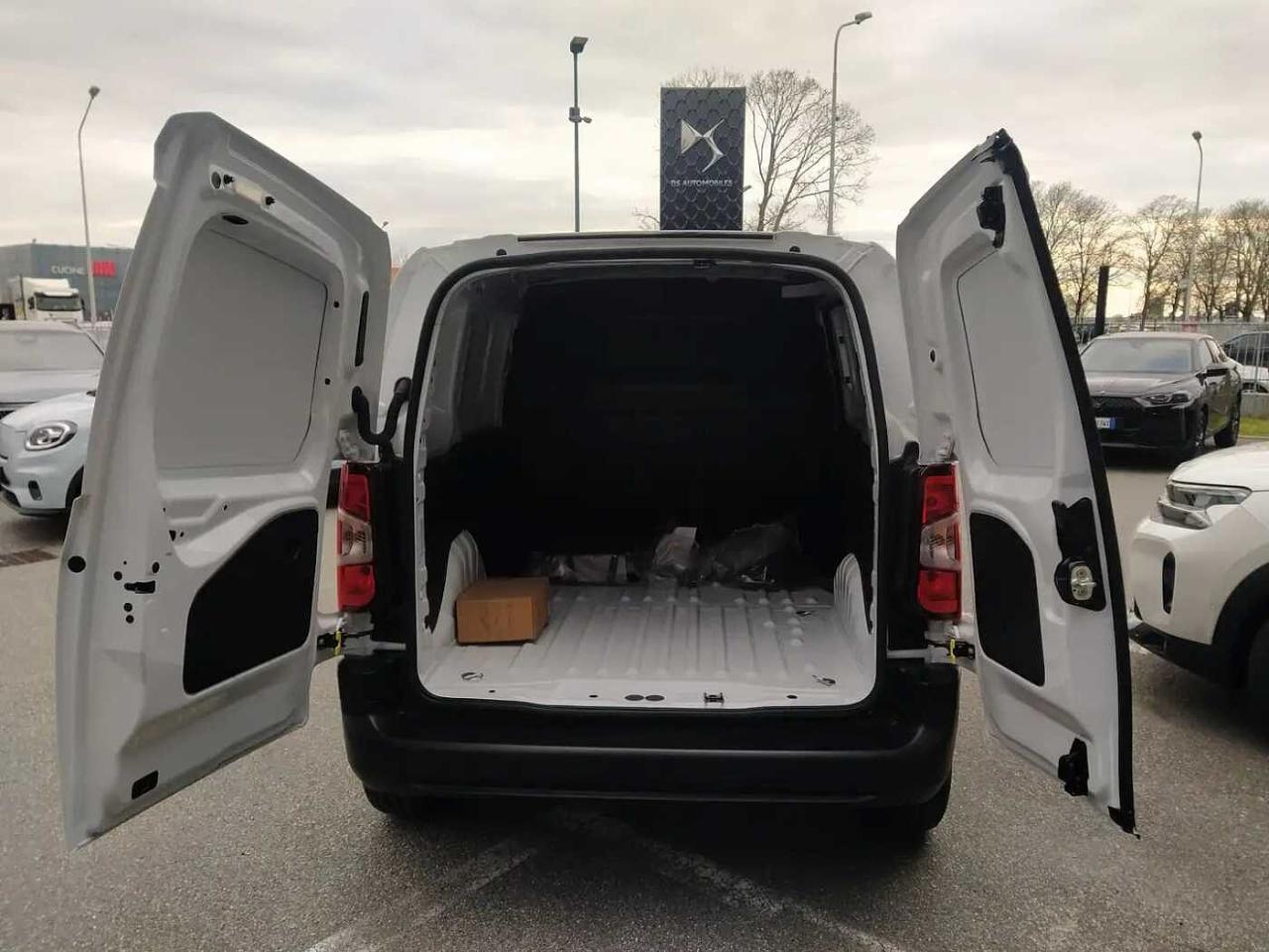 Peugeot Peugeot Partner usata, con bracciolo porta oggetti