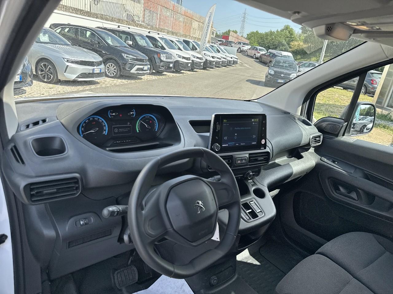 Peugeot Peugeot Partner usata, con connettore di carica type 2 (mennekes), presa di ricarica ac 1 e posteriore laterale, connettore di carica ccs (combo), presa di ricarica dc 1 e posteriore laterale