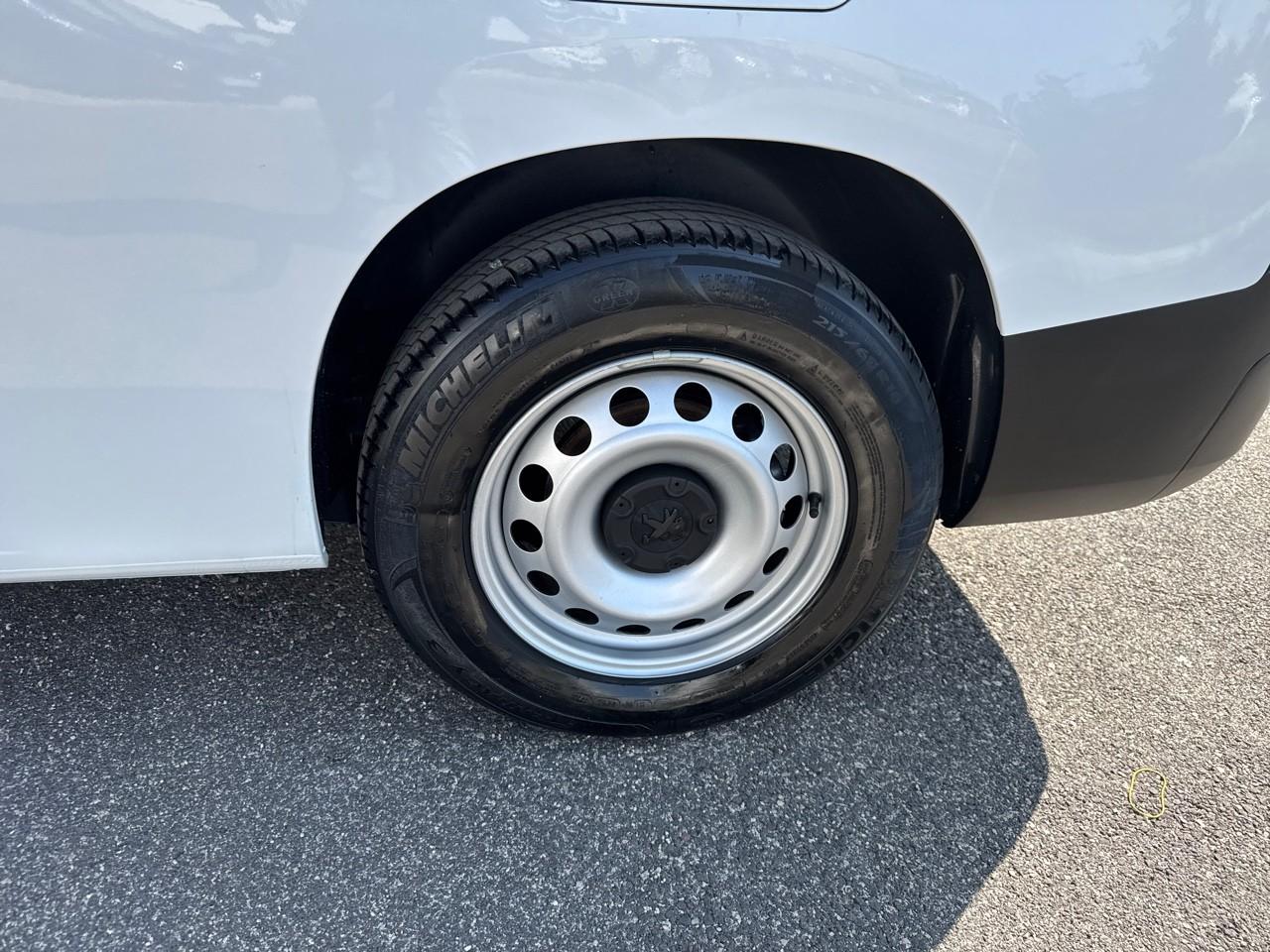 Peugeot Peugeot Partner usata, con 4 freni a disco con 2 dischi ventilati