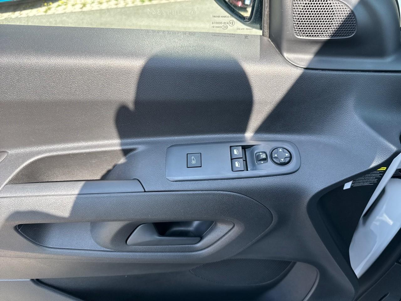 Peugeot Peugeot Partner usata, con assistenza alla frenata di emergenza