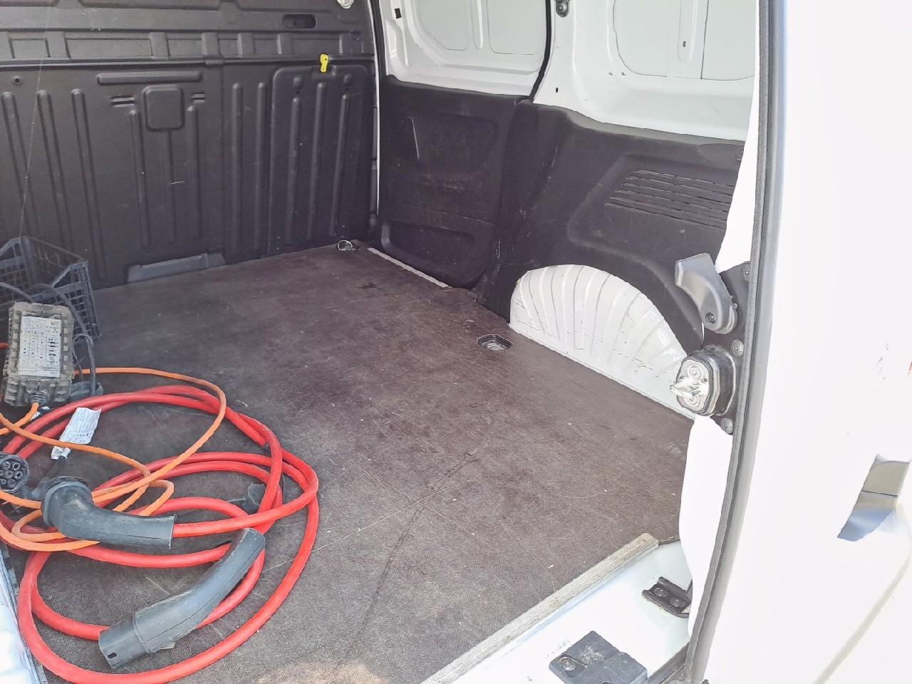 Peugeot Peugeot Partner usata, con conness.dispositivi est.intrattenimento include porta usb anteriore, 1 e 0