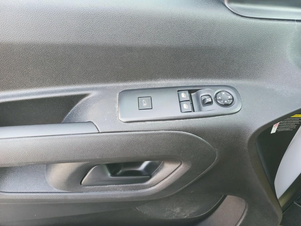 Peugeot Peugeot Partner usata, con assistenza alla frenata di emergenza