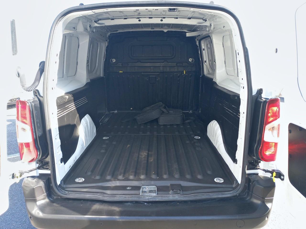 Peugeot Peugeot Partner usata, con conness.dispositivi est.intrattenimento include porta usb anteriore, 1 e 0