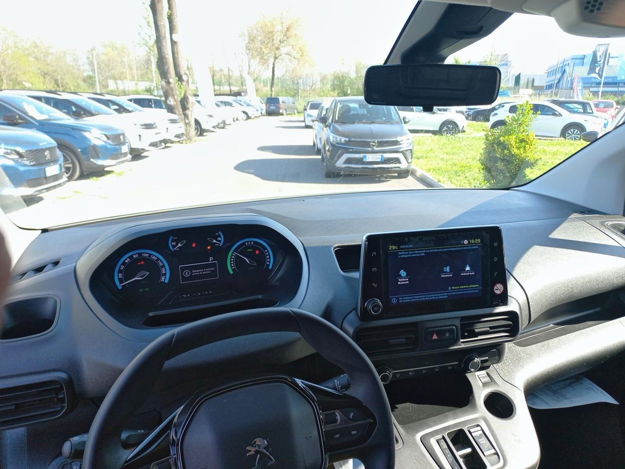 Peugeot Peugeot Partner usata, con connettore di carica type 2 (mennekes), presa di ricarica ac 1 e posteriore laterale, connettore di carica ccs (combo), presa di ricarica dc 1 e posteriore laterale